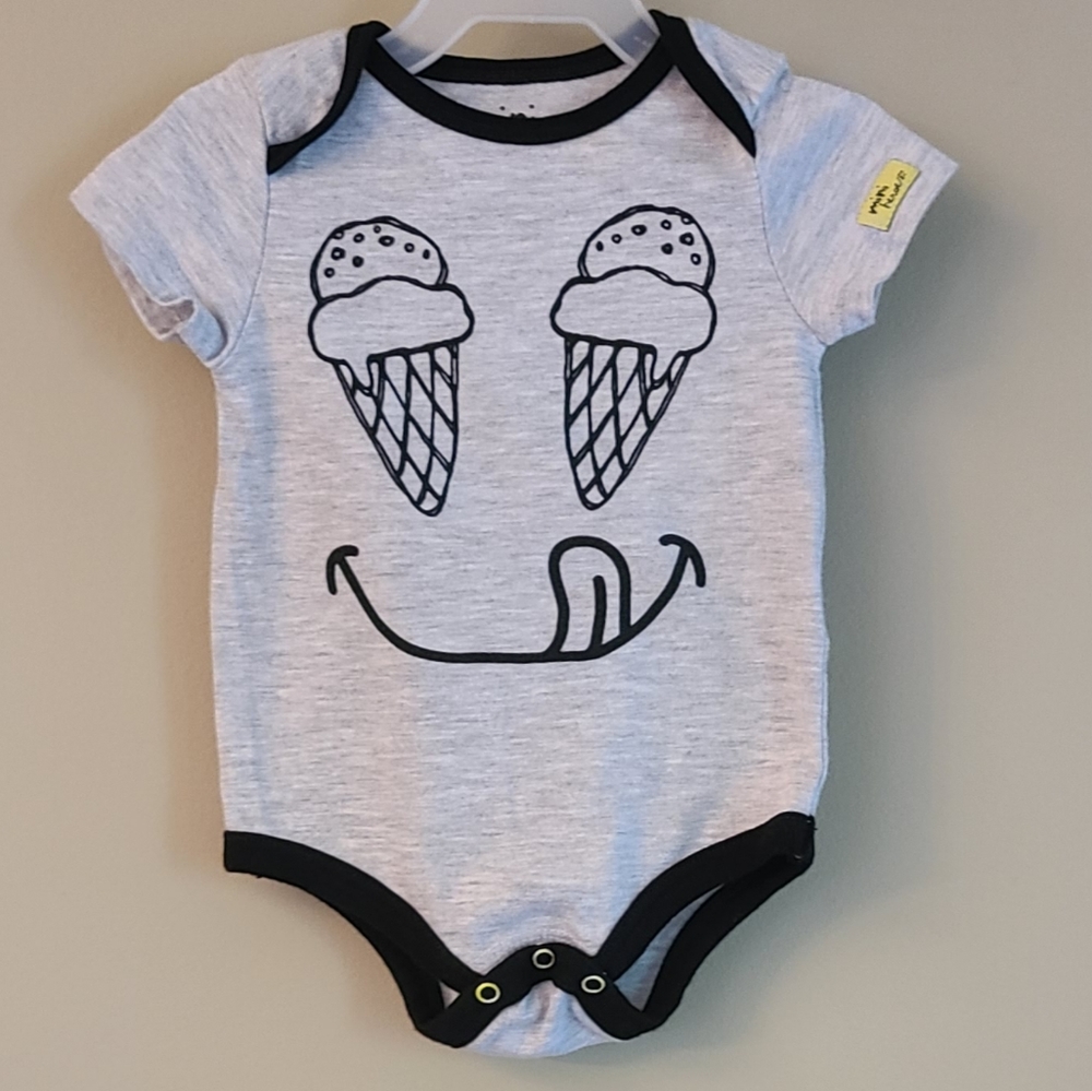 Mini Heroes light grey onesie/bodysuit